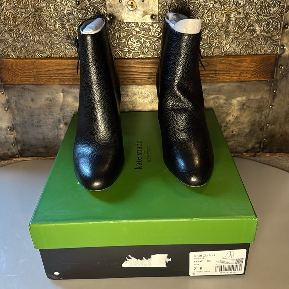 NIB Kate Spade New York Women’s Knott Black Ankle Boot w/3” Block Heel in Size 7